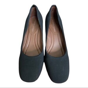 Donald Pliner Corin black crepe pumps, 6 EUC